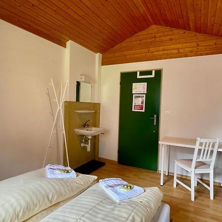 Alpine Base Hostel - Adults Only Лаутербруннен Екстер'єр фото