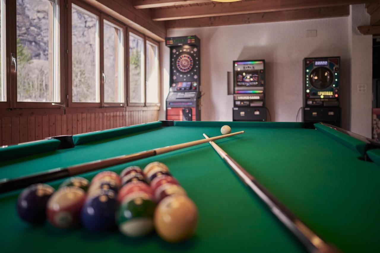 Alpine Base Hostel - Adults Only Лаутербруннен Екстер'єр фото
