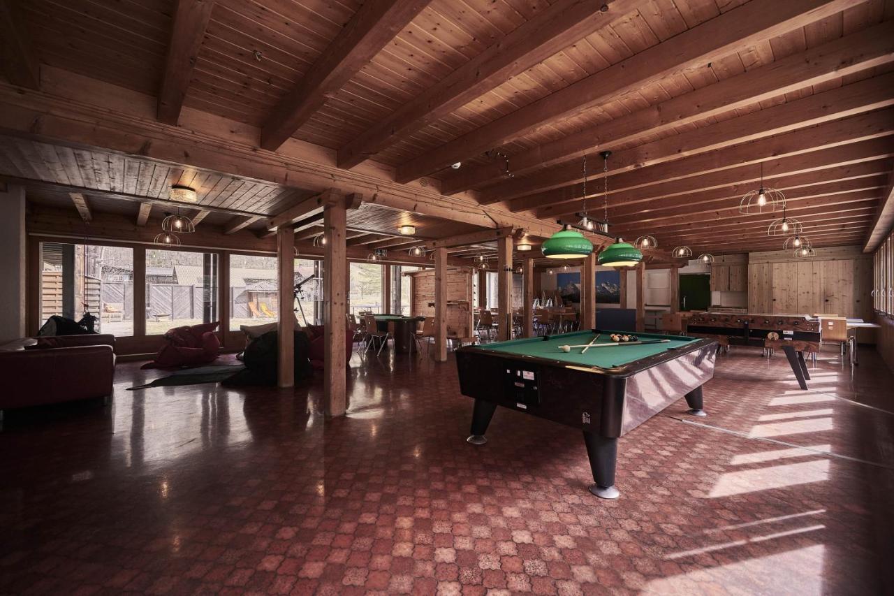 Alpine Base Hostel - Adults Only Лаутербруннен Екстер'єр фото