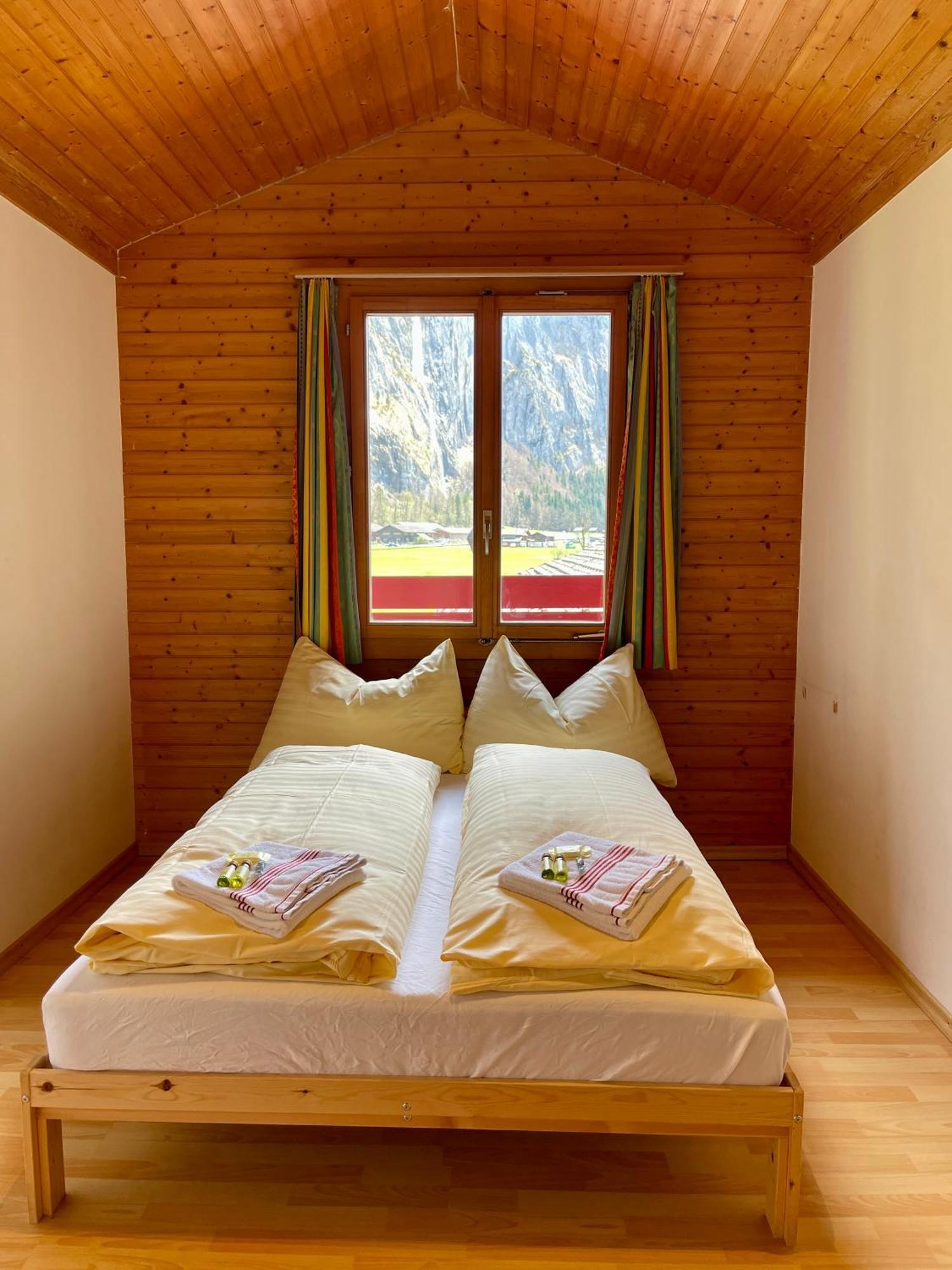 Alpine Base Hostel - Adults Only Лаутербруннен Екстер'єр фото