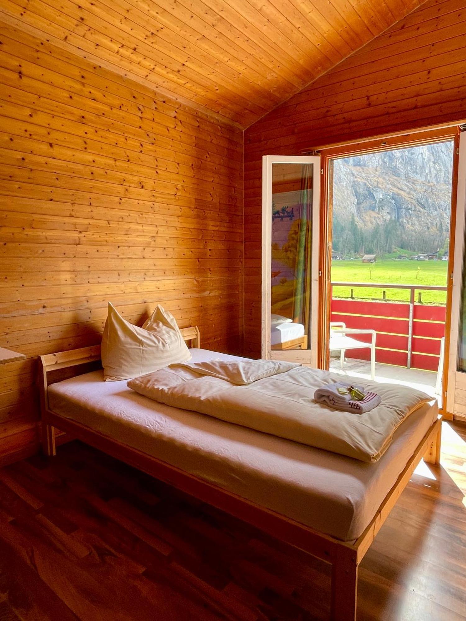 Alpine Base Hostel - Adults Only Лаутербруннен Екстер'єр фото