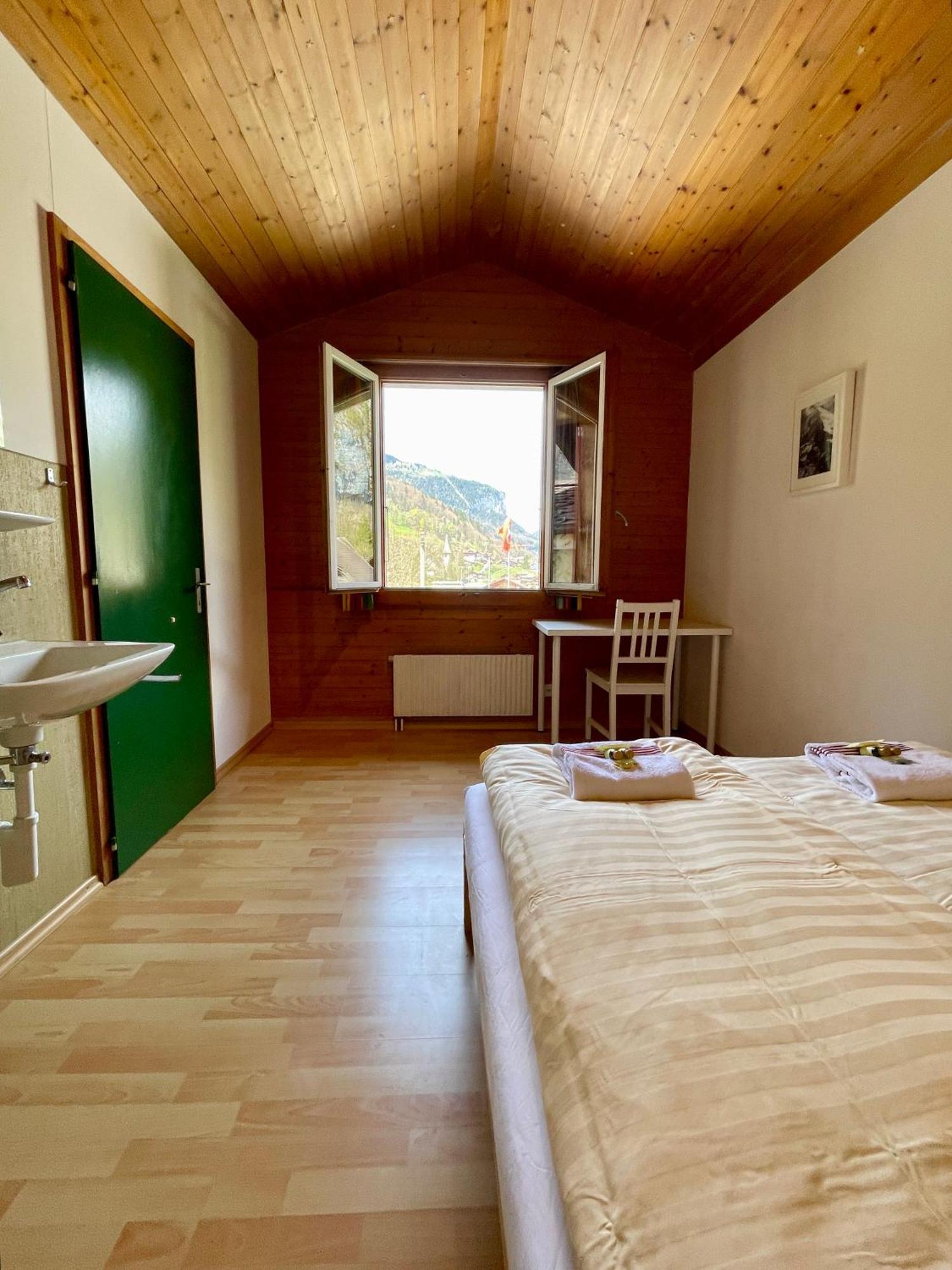 Alpine Base Hostel - Adults Only Лаутербруннен Екстер'єр фото